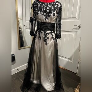 Elegant Black and White Long Sleeve Dress